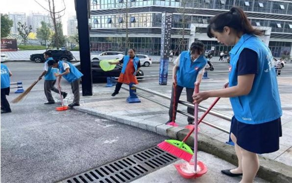 IYC_Volunteers3.jpg